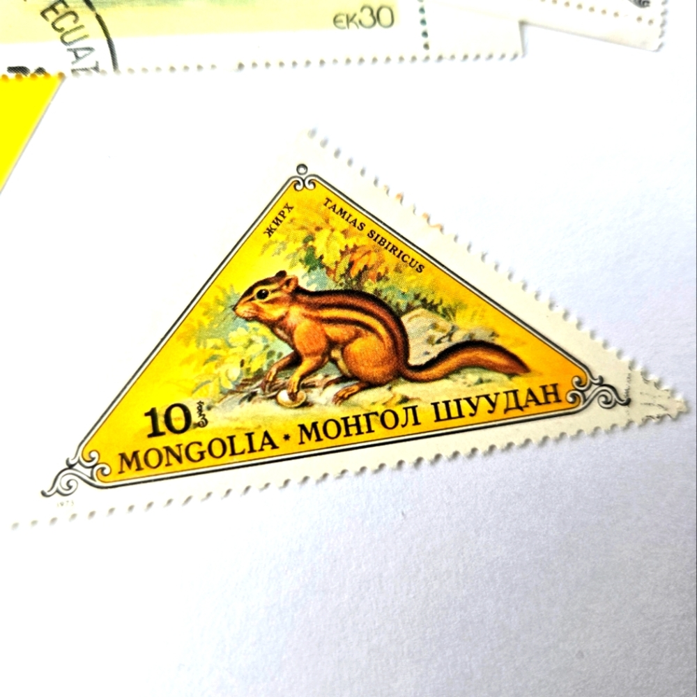 Mystery Lot 200+ VINTAGE International Postage Stamp Collection, New & Cancelled - Picture 2 of 14
